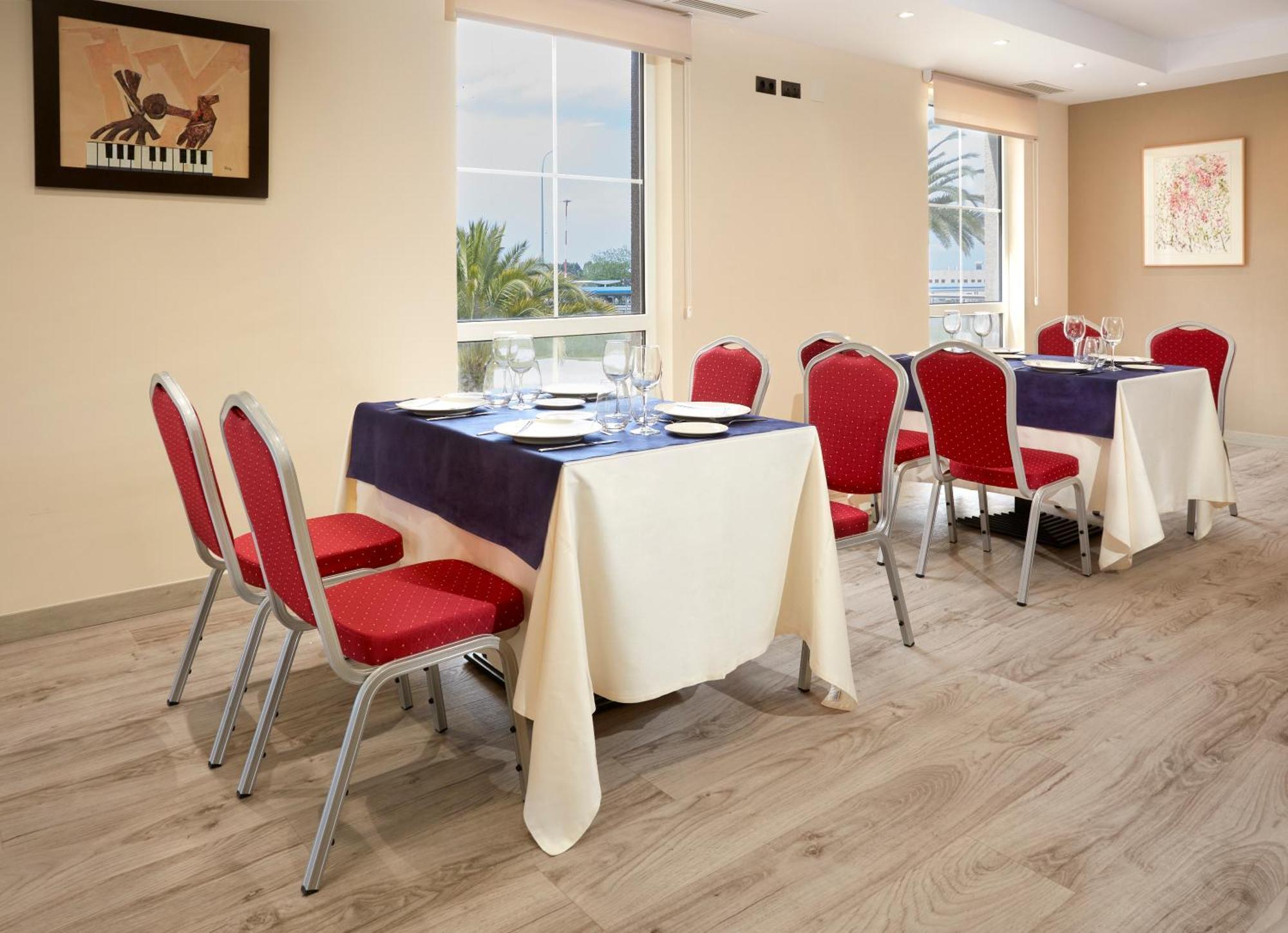 Hotel Arias Aeropuerto Santiago Del Monte Eksteriør billede